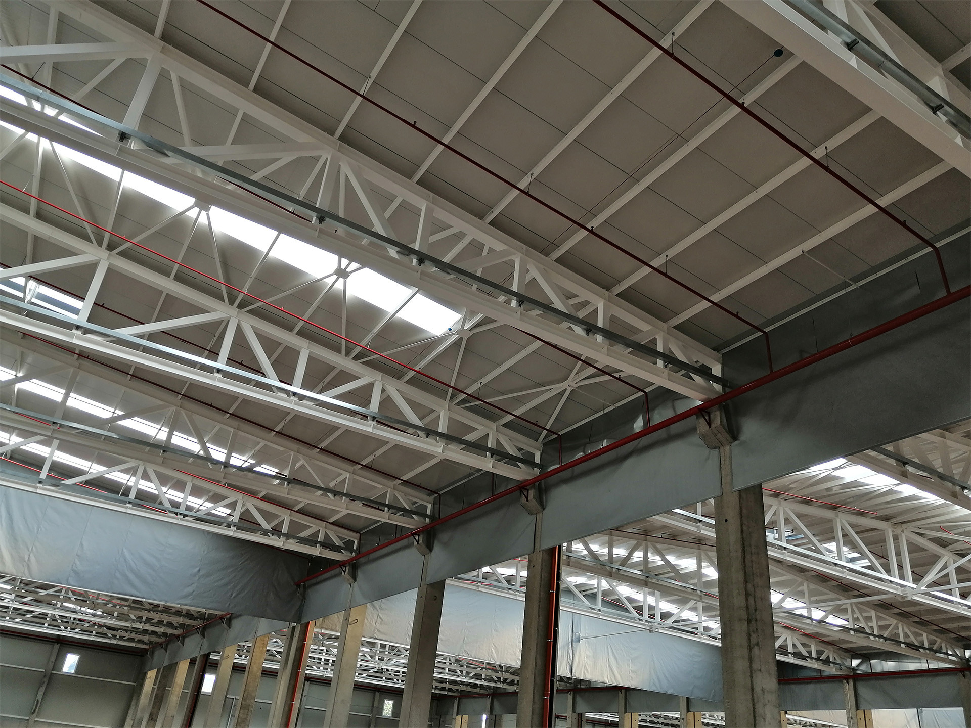 Static smoke barriers